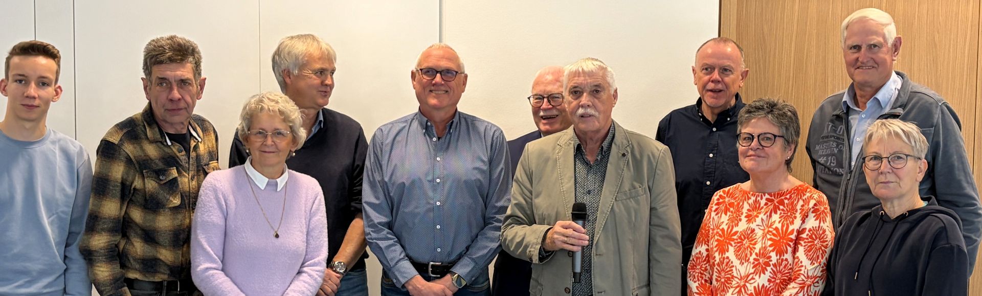 DER VORSTAND (v. l.): Luca Punsmann (Natur- und Vogelschutz), Josef Speikamp (Beisitzer), Marlies Telöken (Wandern), Hermann-Josef Telöken (Wandern), Manfred Epping (Finanzen), Karl-Heinz Tünte (Genealogie), Vorsitzender Hans Brune, Georg Nattefort (Beisitzer), Ruth Beering (Presse und Medien), Heinrich Grömping (Beisitzer), Christiane Danblon (stellvertretende Vorsitzende). Es fehlt Maria Burbaum (Beisitzerin). Foto: Richard Beering